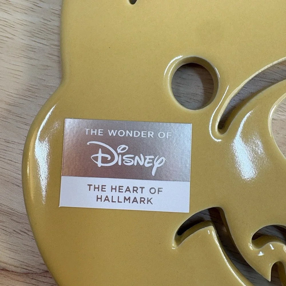 Hallmark Disney Winnie the Pooh Ceramic Non-Slip Round Trivet Yellow New